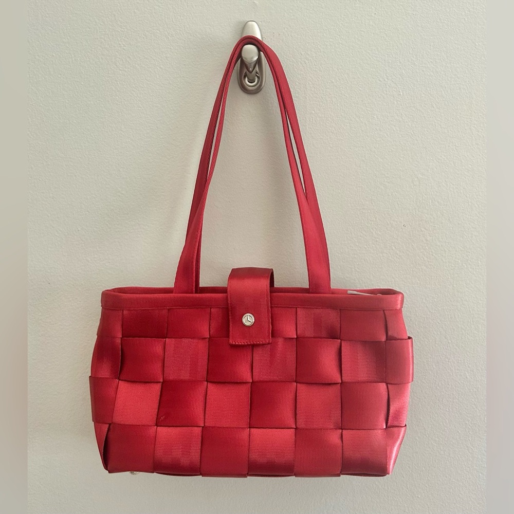 Harveys The Original Seatbelt Mercedes Benz Woven Dual Handles Tote Handbag Red - Picture 2 of 8